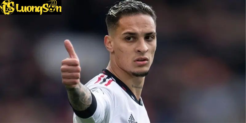 Antony Phấn Khởi: Cuộc Chuyển Mình Sau Khi Rời Man Utd 2 Antony đã có thời gian khó khăn tại Man Utd